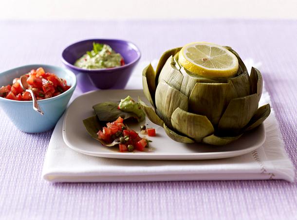 Artischocken mit zweierlei Dips Rezept Artischocken mit zweierlei Dips Rezept