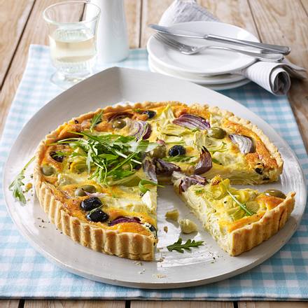 Artischocken-Zwiebel-Tarte mit Oliven und Rauke Rezept Artischocken-Zwiebel-Tarte mit Oliven und Rauke Rezept