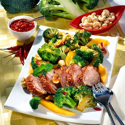 Asia-Broccoli zu knuspriger Entenbrust Rezept Asia-Broccoli zu knuspriger Entenbrust Rezept