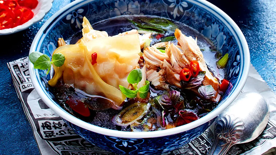 Asia-Hühnersuppe mit Garnelen-Dim-Sum Rezept - Foto: LECKER @ Bauer Media Group Asia-Hühnersuppe mit Garnelen-Dim-Sum Rezept - Foto: LECKER @ Bauer Media Group