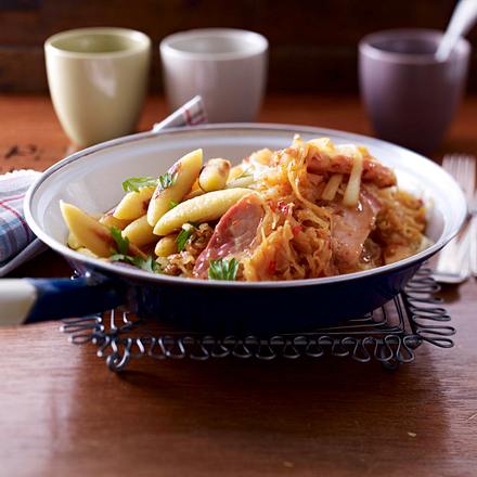 Asia-Kraut mit Kasseler zu gebratenen Schupfnudeln Rezept