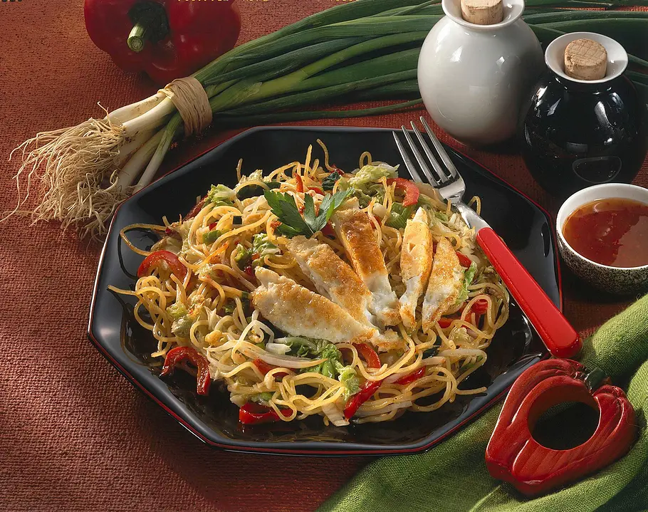 Asia-Nudeln mit gebratenem Ei Rezept Asia-Nudeln mit gebratenem Ei Rezept