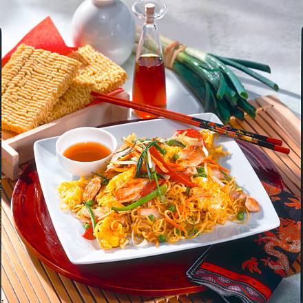 Asia Nudeln mit Gemüse und Hähnchenfilet Rezept Asia Nudeln mit Gemüse und Hähnchenfilet Rezept