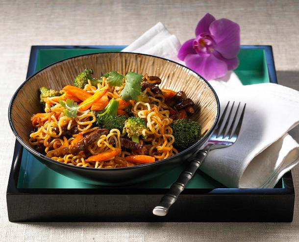 Asia-Nudeln mit Rindfleisch und Broccoli Rezept Asia-Nudeln mit Rindfleisch und Broccoli Rezept