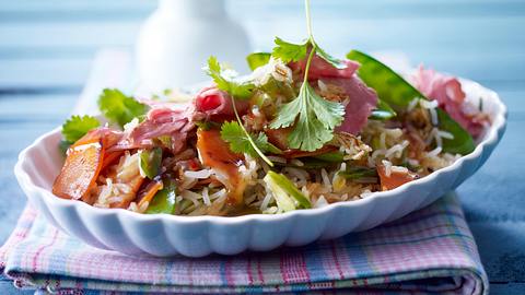 Asia-Reis mit Roastbeef Rezept - Foto: House of Food / Bauer Food Experts KG