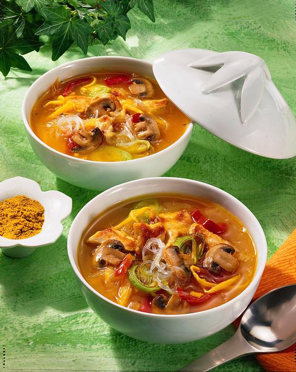 Asia-Suppe mit Glasnudeln Rezept | LECKER