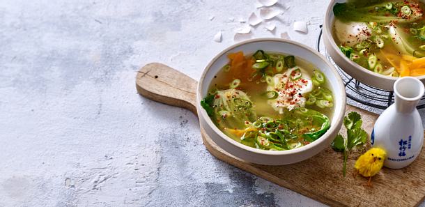 Asia-Suppe mit pochiertem Ei Rezept Asia-Suppe mit pochiertem Ei Rezept