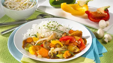 Asia-Wok mit Putenstreifen Rezept - Foto: LECKER @ Bauer Media Group