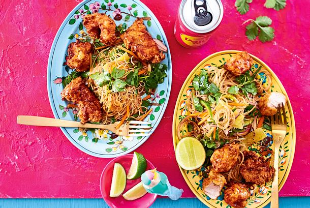 Asianudelsalat „Drachenfeuer“ mit Knusperhuhn Rezept Asianudelsalat „Drachenfeuer“ mit Knusperhuhn Rezept