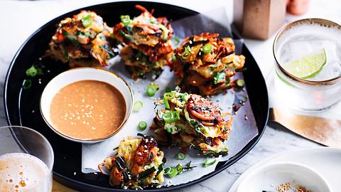 Asiapuffer mit Erdnussdip Rezept - Foto: House of Food / Bauer Food Experts KG