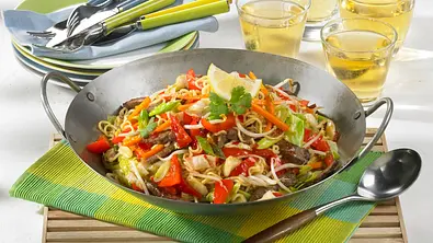 Asiatische Bratnudeln Rezept - Foto: LECKER @ Bauer Media Group