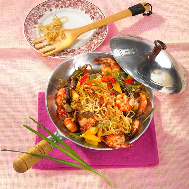 Asiatische Bratnudeln mit Garnelen Rezept Asiatische Bratnudeln mit Garnelen Rezept