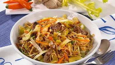 Asiatische Bratnudeln mit Rindfleisch Rezept - Foto: LECKER @ Bauer Media Group