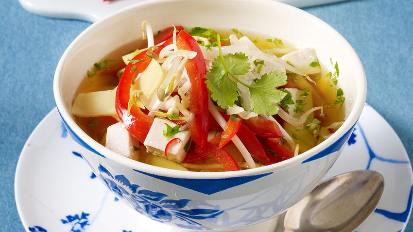 Asiatische Curry-Geflügelsuppe Rezept - Foto: House of Food / Bauer Food Experts KG