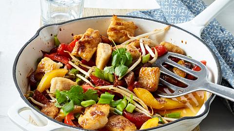 Asiatische Fisch-Paprika-Pfanne Rezept - Foto: House of Food / Bauer Food Experts KG