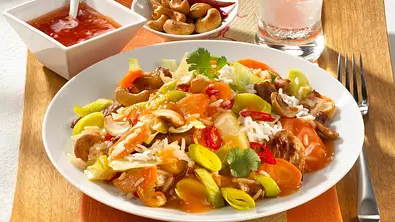 Asiatische Gemüse-Fleischpfanne Rezept - Foto: LECKER @ Bauer Media Group