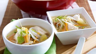 Asiatische Hühnersuppe Rezept - Foto: House of Food / Bauer Food Experts KG
