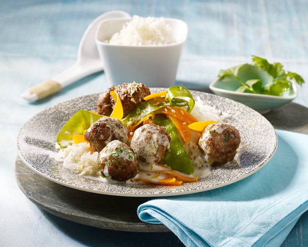 Asiatische Klopse in Kokossoße mit Möhren und Basmatireis Rezept Asiatische Klopse in Kokossoße mit Möhren und Basmatireis Rezept