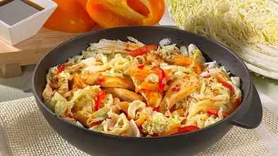 Asiatische Kohlpfanne Rezept - Foto: LECKER @ Bauer Media Group