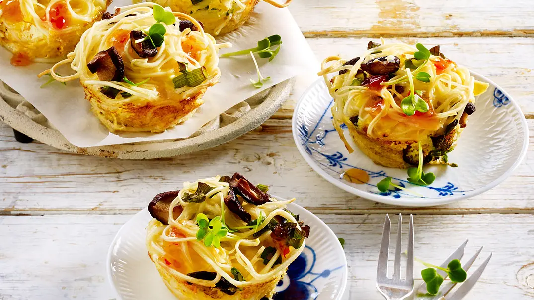 Asiatische Nudel-Muffins Rezept - Foto: LECKER @ Bauer Media Group Asiatische Nudel-Muffins Rezept - Foto: LECKER @ Bauer Media Group