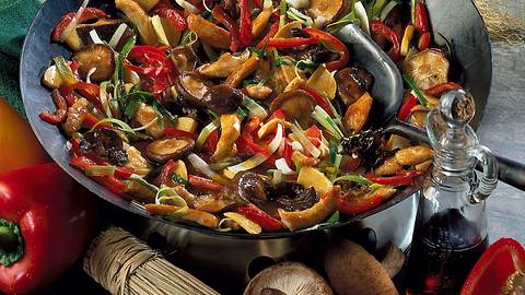Asiatische Pilzpfanne Rezept - Foto: House of Food / Bauer Food Experts KG