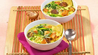 Asiatische Puten-Kokos-Suppe Rezept - Foto: LECKER @ Bauer Media Group