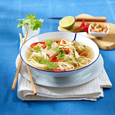 Asiatische Reisnudelsuppe mit Hähnchen Rezept Asiatische Reisnudelsuppe mit Hähnchen Rezept