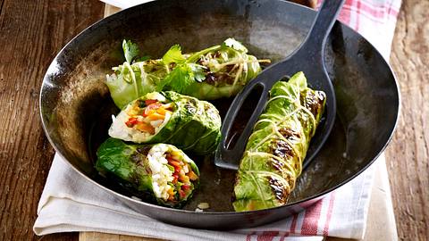 Asiatische Spitzkohlroulade Rezept - Foto: House of Food / Bauer Food Experts KG