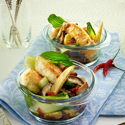 Asiatischer Kabeljau mit Shiitake, Pak Choi und Maiskölbchen Rezept Asiatischer Kabeljau mit Shiitake, Pak Choi und Maiskölbchen Rezept