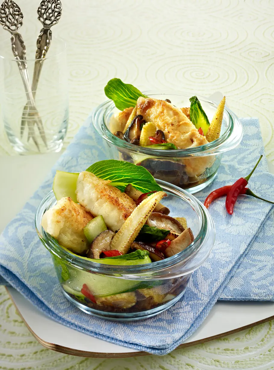 Asiatischer Kabeljau mit Shiitake, Pak Choi und Maiskölbchen Rezept Asiatischer Kabeljau mit Shiitake, Pak Choi und Maiskölbchen Rezept