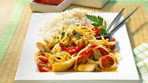 Asiatisches Reisgericht mit Hähnchenfilet Rezept - Foto: Först, Thomas