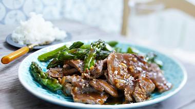 Asiatisches Rinderfilet mit grünem Spargel Rezept - Foto: House of Food / Bauer Food Experts KG