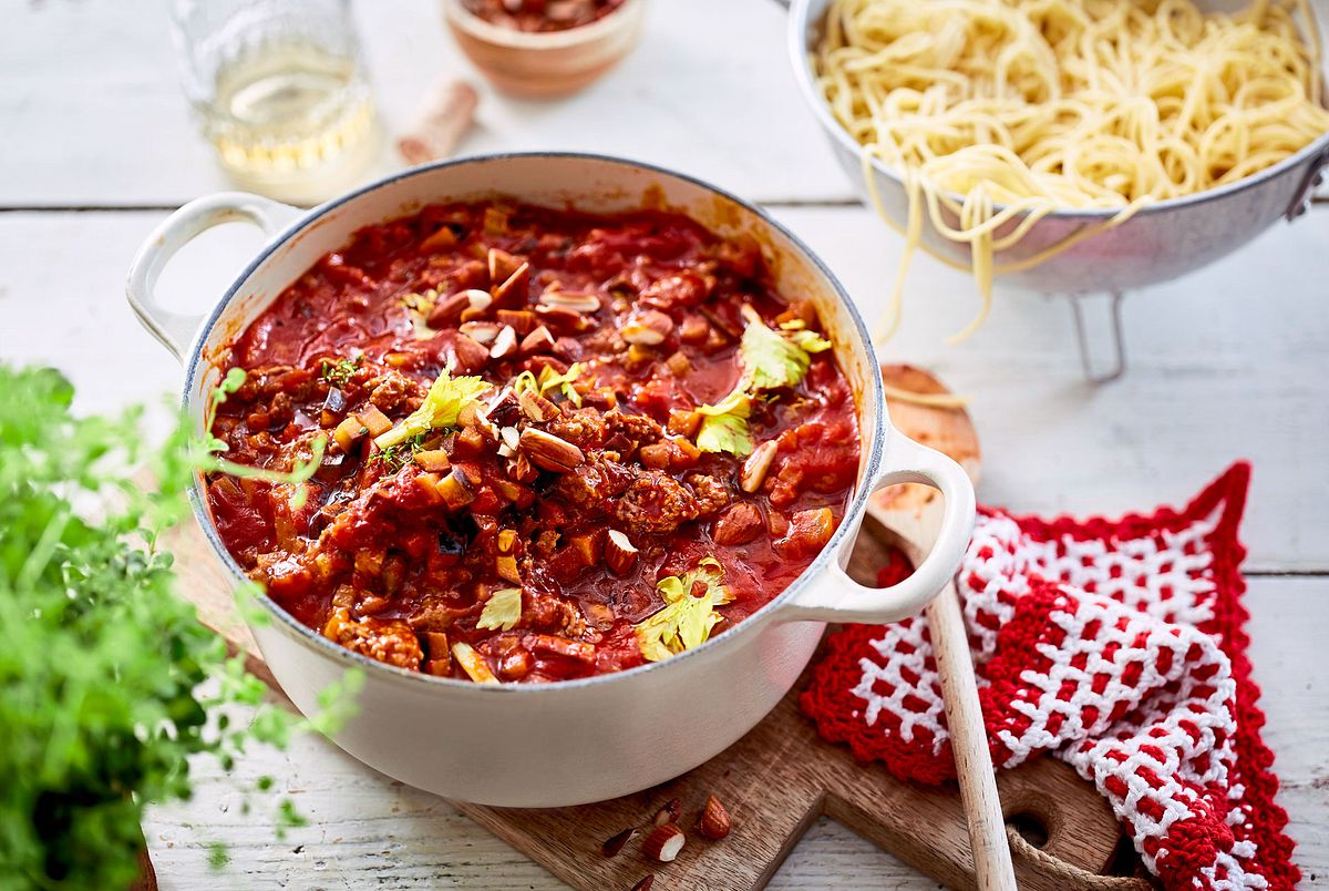 Auberginen-Bolo mit Mandel-Topping Rezept