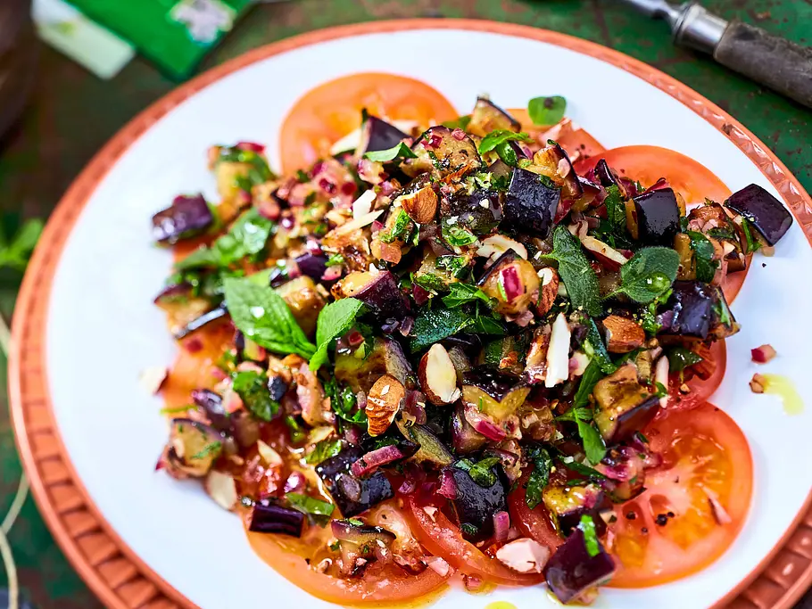 Auberginen-Caponata auf Tomaten-Carpaccio Rezept Auberginen-Caponata auf Tomaten-Carpaccio Rezept