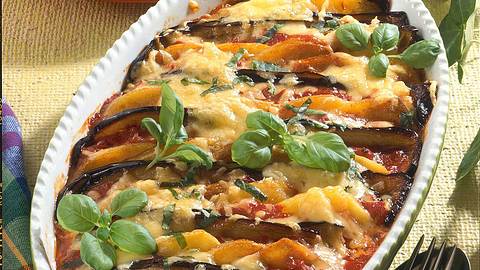 Auberginen-Kartoffel-Auflauf Rezept - Foto: House of Food / Bauer Food Experts KG