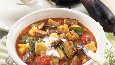 Auberginen-Kartoffel-Gulasch Rezept - Foto: LECKER @ Bauer Media Group