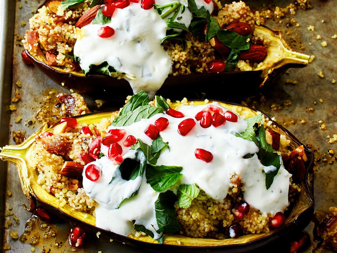 Auberginen mit DattelMandelCouscous und Minze Rezept LECKER