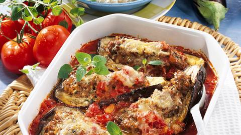 Auberginen mit Hackfleisch-Füllung Rezept - Foto: House of Food / Bauer Food Experts KG