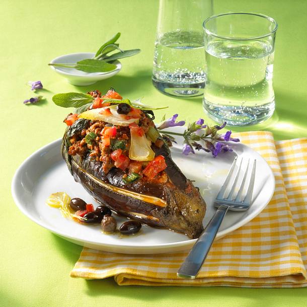 Auberginen mit Tomaten-Hackfüllung Rezept Auberginen mit Tomaten-Hackfüllung Rezept