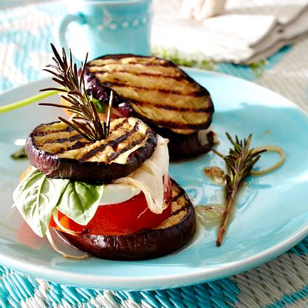Auberginen-Mozzarella-Türmchen Rezept Auberginen-Mozzarella-Türmchen Rezept