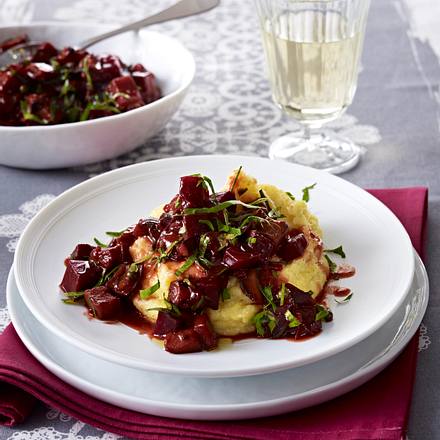 Auberginen-Rote-Bete-Ragout mit Polenta Rezept Auberginen-Rote-Bete-Ragout mit Polenta Rezept