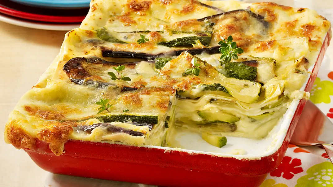 Auberginen-Zucchini-Lasagne Rezept - Foto: LECKER @ Bauer Media Group Auberginen-Zucchini-Lasagne Rezept - Foto: LECKER @ Bauer Media Group