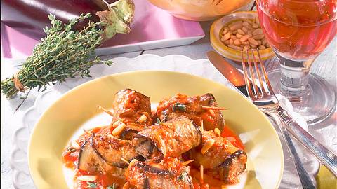 Auberginenröllchen in Tomatensoße Rezept - Foto: House of Food / Bauer Food Experts KG
