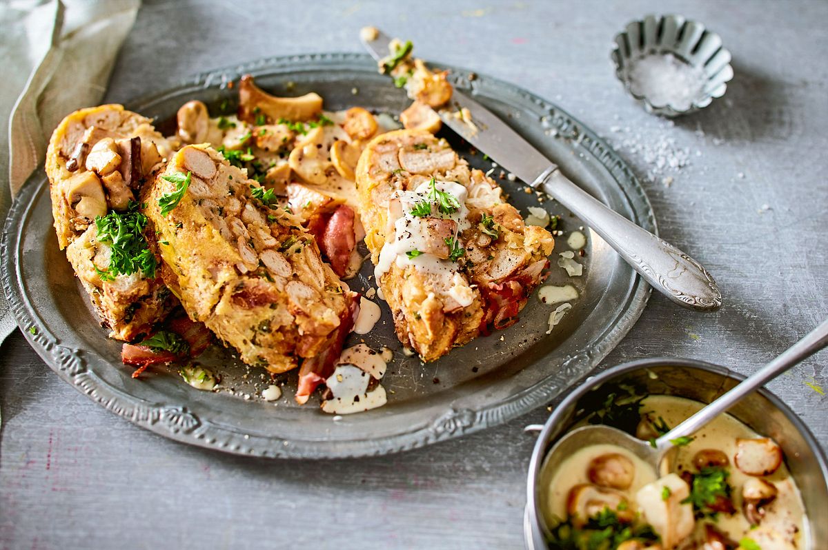 Aufgebrezelter Gugelhupf mit Pilzrahm Rezept