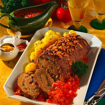 Aufgerollter Hackbraten mit würziger Tomatensoße Rezept Aufgerollter Hackbraten mit würziger Tomatensoße Rezept