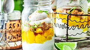 Aus dem süßen Gewächshaus: Obst-Baiser-Trifle Rezept - Foto: Are Media Syndication Aus dem süßen Gewächshaus: Obst-Baiser-Trifle Rezept - Foto: Are Media Syndication