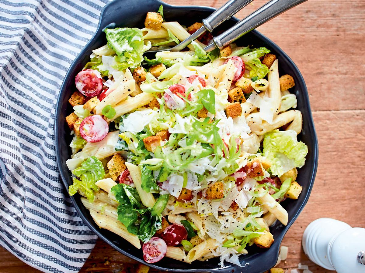 Aus zwei mach meins: Caesar’s Nudelsalat Rezept