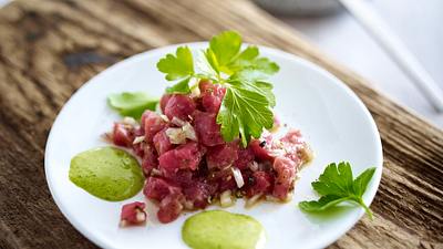 Austern-Beeftatar mit Petersilien-Mayonnaise Rezept - Foto: House of Food / Bauer Food Experts KG