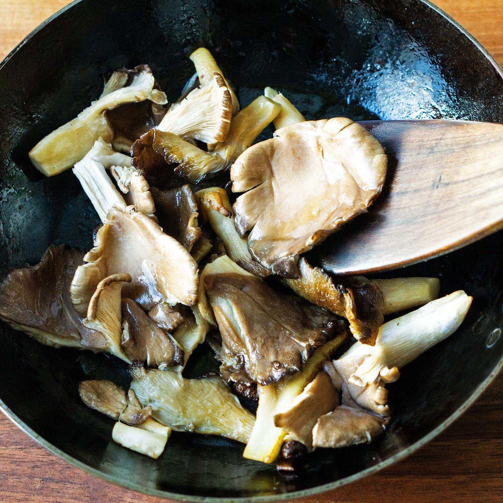 Austernpilze zubereiten - so geht's Rezept
