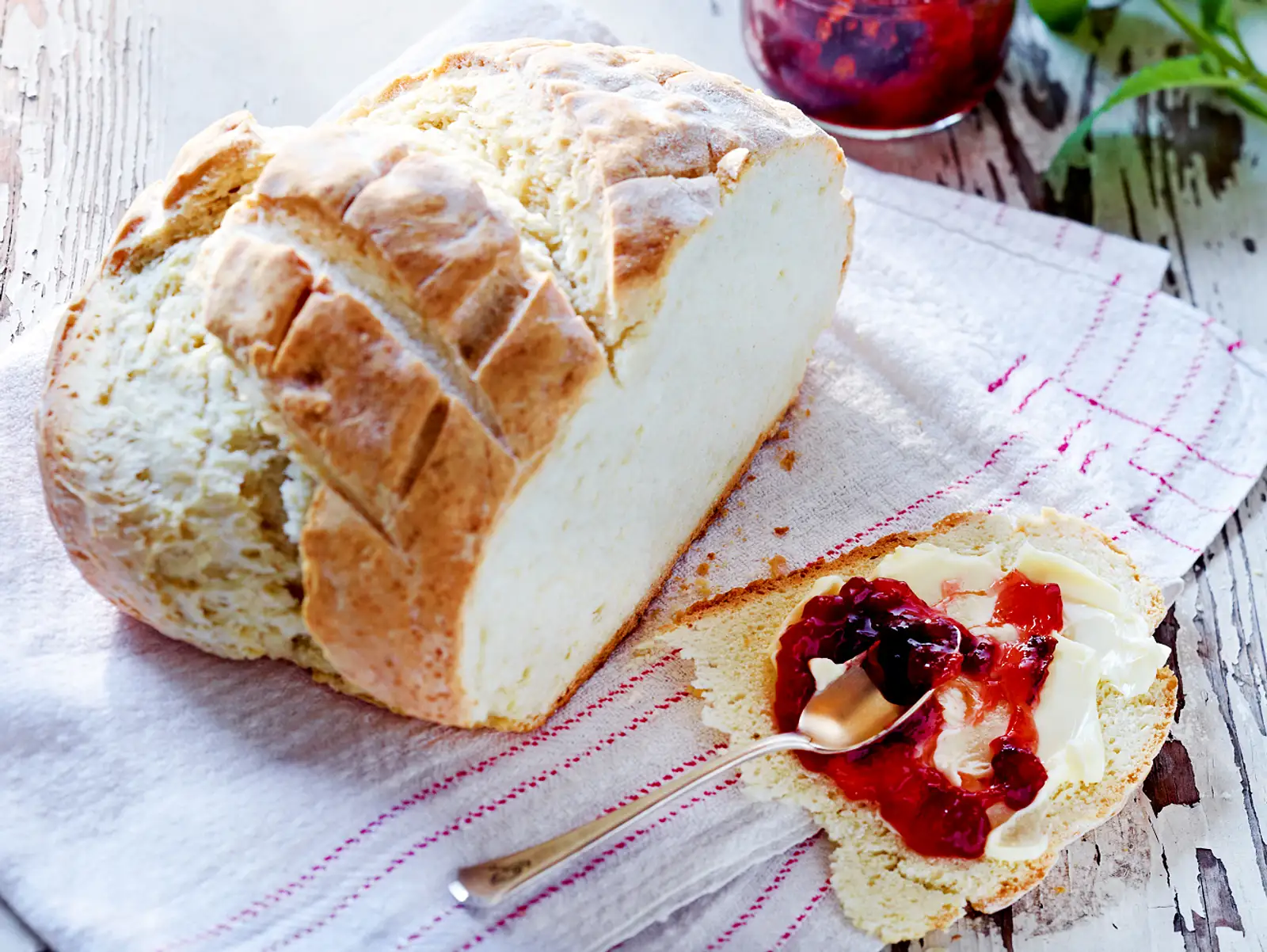 Brot backen: Blitzrezept ohne Hefe mit nur 5 Zutaten
